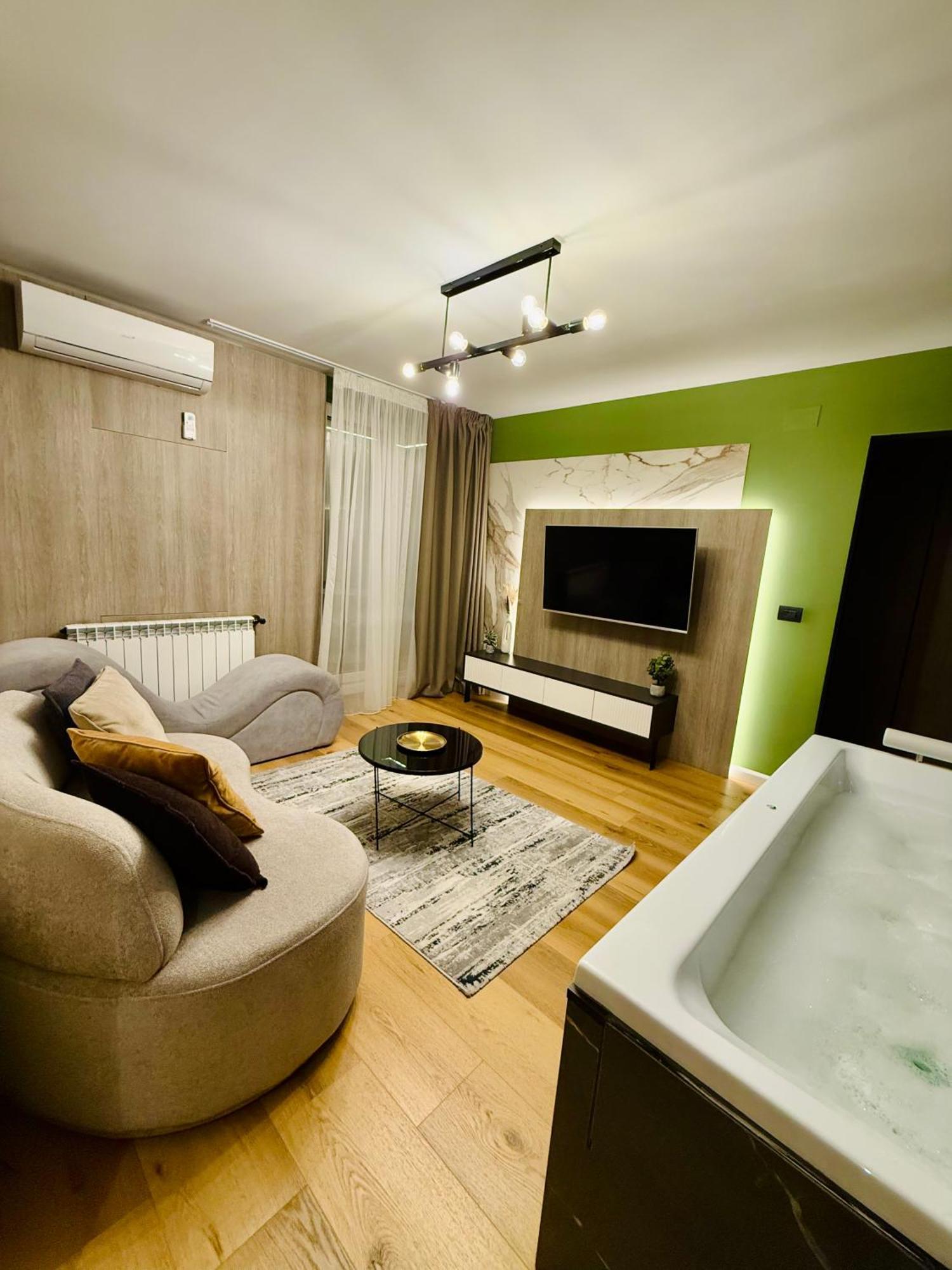Apartment Jacuzzi Old Town Escape *