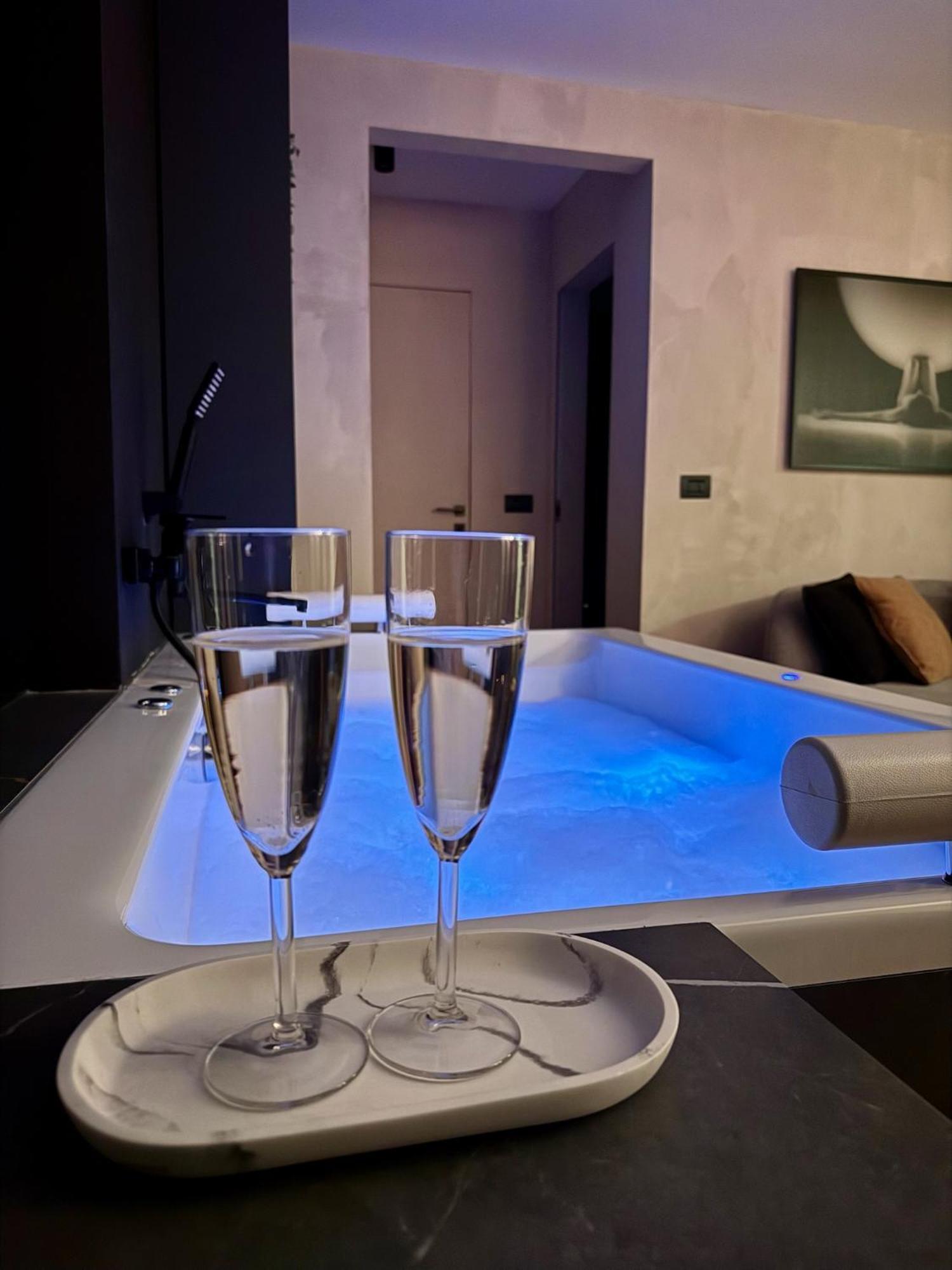 Jacuzzi Old Town Escape Apartment Bucharest