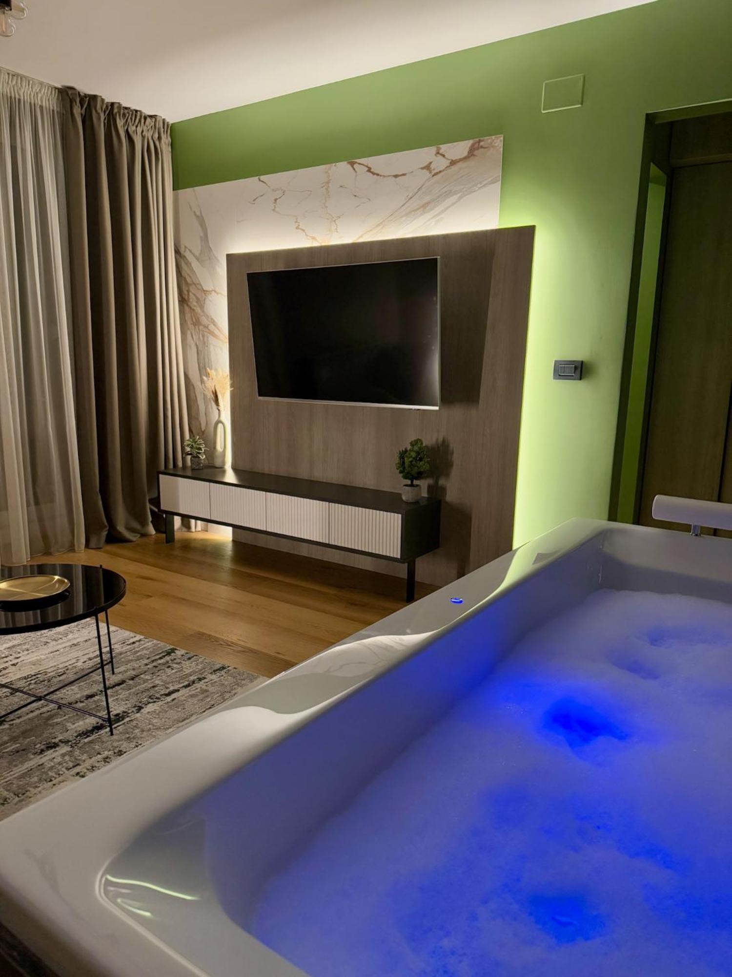 Jacuzzi Old Town Escape דירה בוקרשט