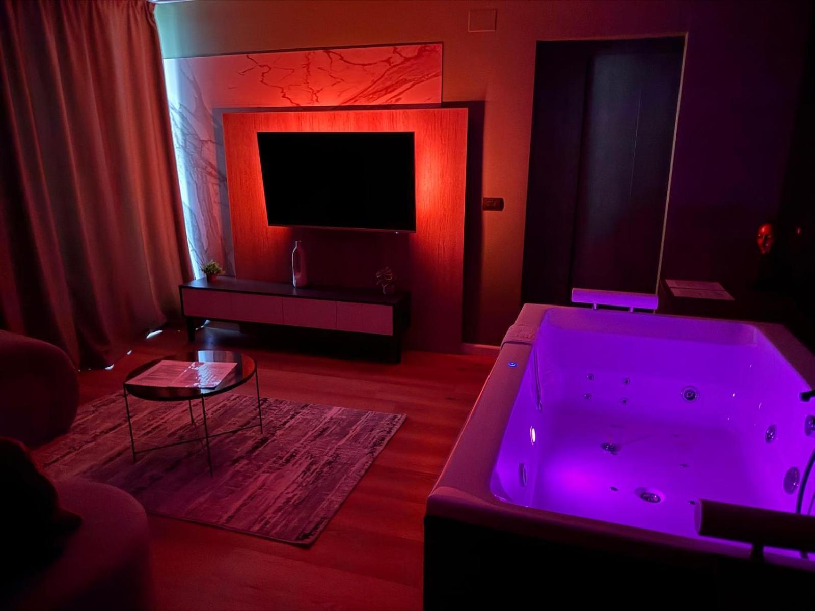 דירה Jacuzzi Old Town Escape בוקרשט